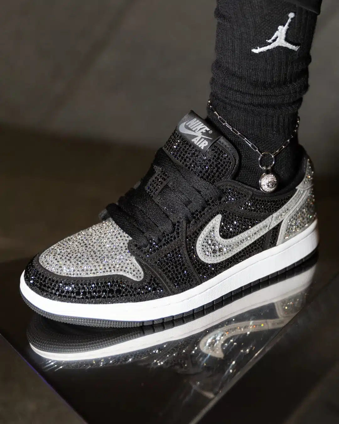 Jord 1 Retro Low OG Swrvsk Stealth
